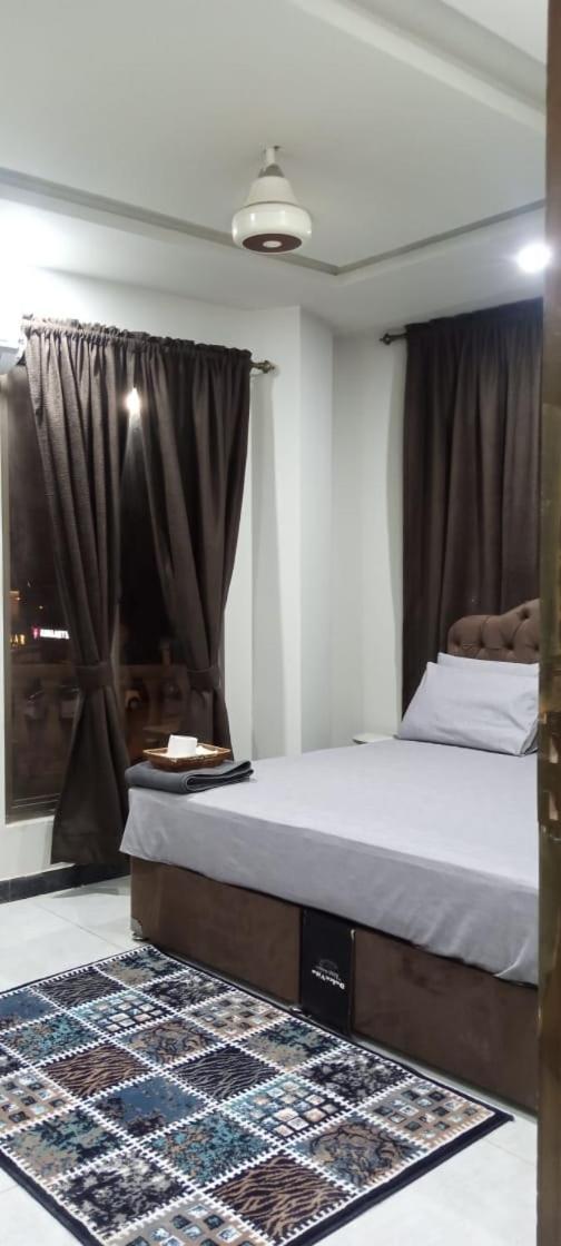 Northern Suites Bahria Town راوالبيندي الغرفة الصورة